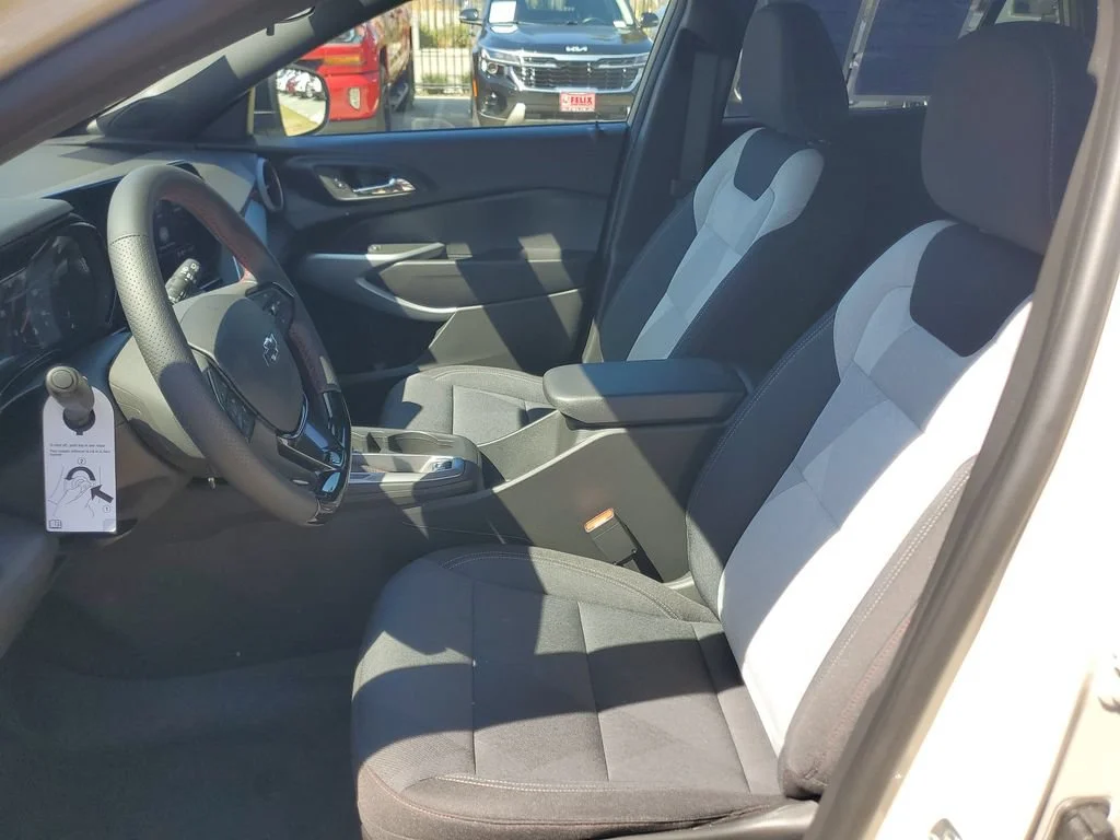 Used 2026 White Sands Chevrolet 1RS image 18