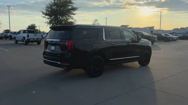 2026 GMC Yukon XL Denali - Photo 8