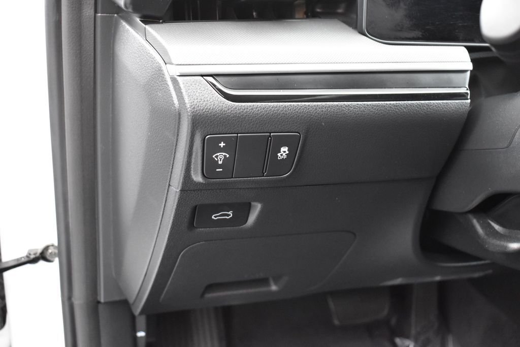 Certified Used 2025 Snow White Pearl Kia LXS image 7