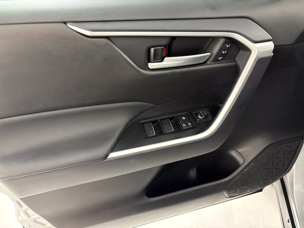 Used 2025 Silver Toyota XLE Premium image 25