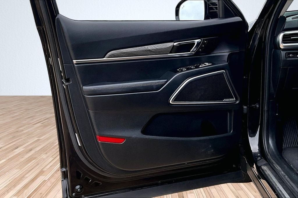Used 2020 Black Kia SX image 16