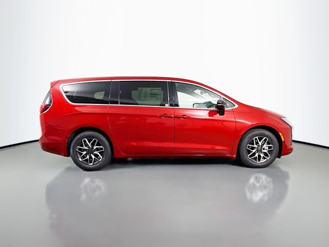 New 2027 Red Hot Pearl-Coat Exterior Paint Chrysler Limited image 8