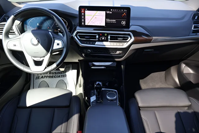 Used 2024  BMW xDrive30i image 11