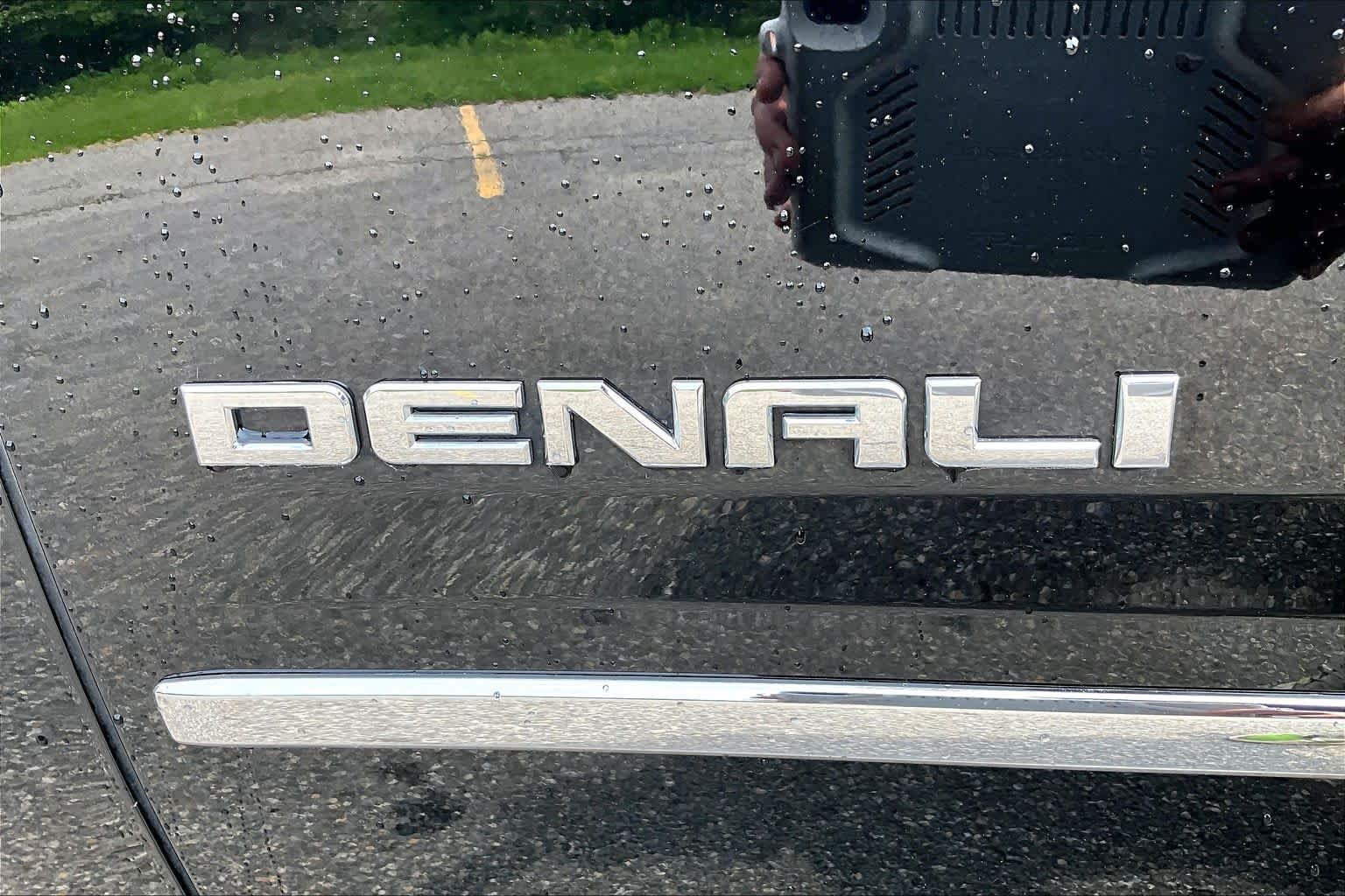 Used 2019 Onyx Black GMC Denali image 10