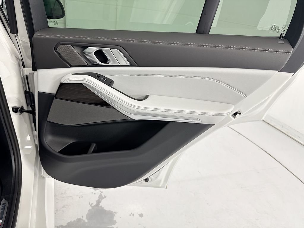 New 2026 White Metallic BMW xDrive40i image 26