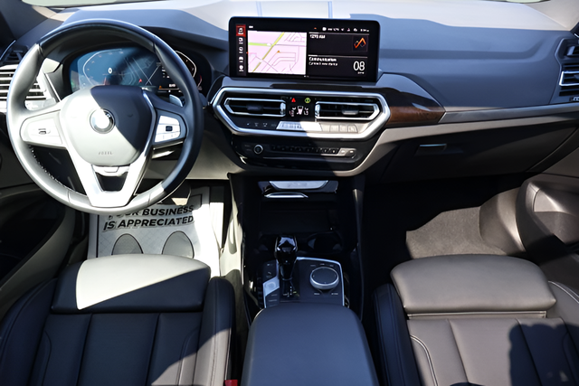 Used 2024  BMW xDrive30i image 11