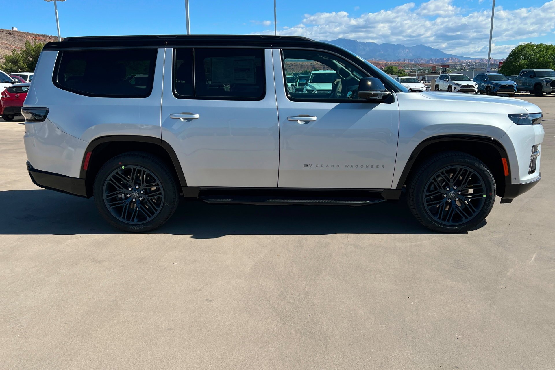 New 2026 Silver-Zynith Exterior Paint Jeep 85th Anniversary image 7