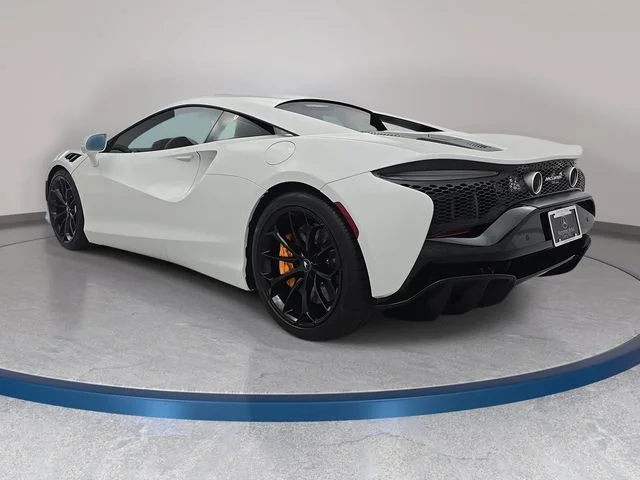 Used 2023  McLaren TechLux image 7