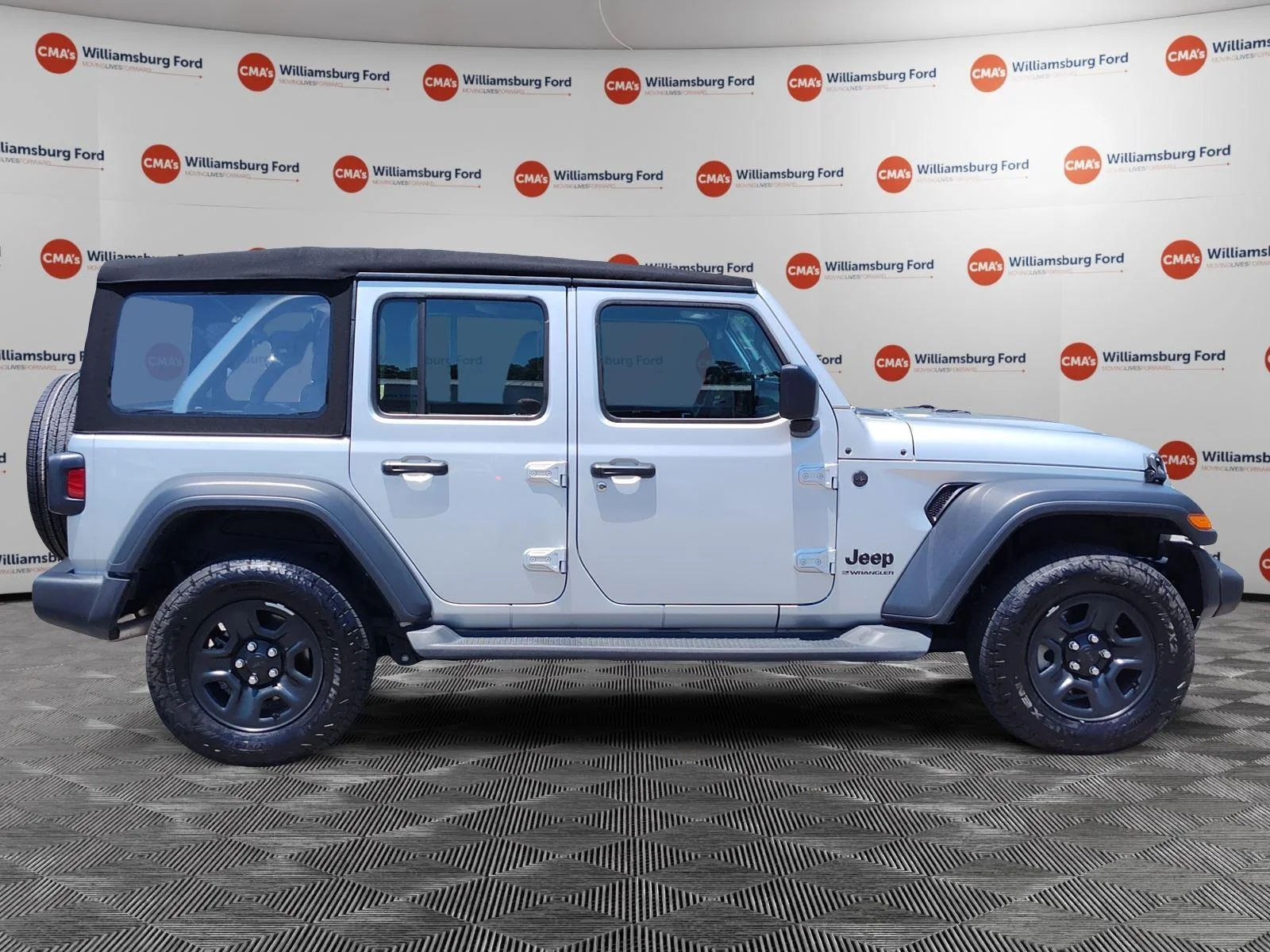 Used 2024 Silver Zynith Clearcoat Jeep Sport S image 6