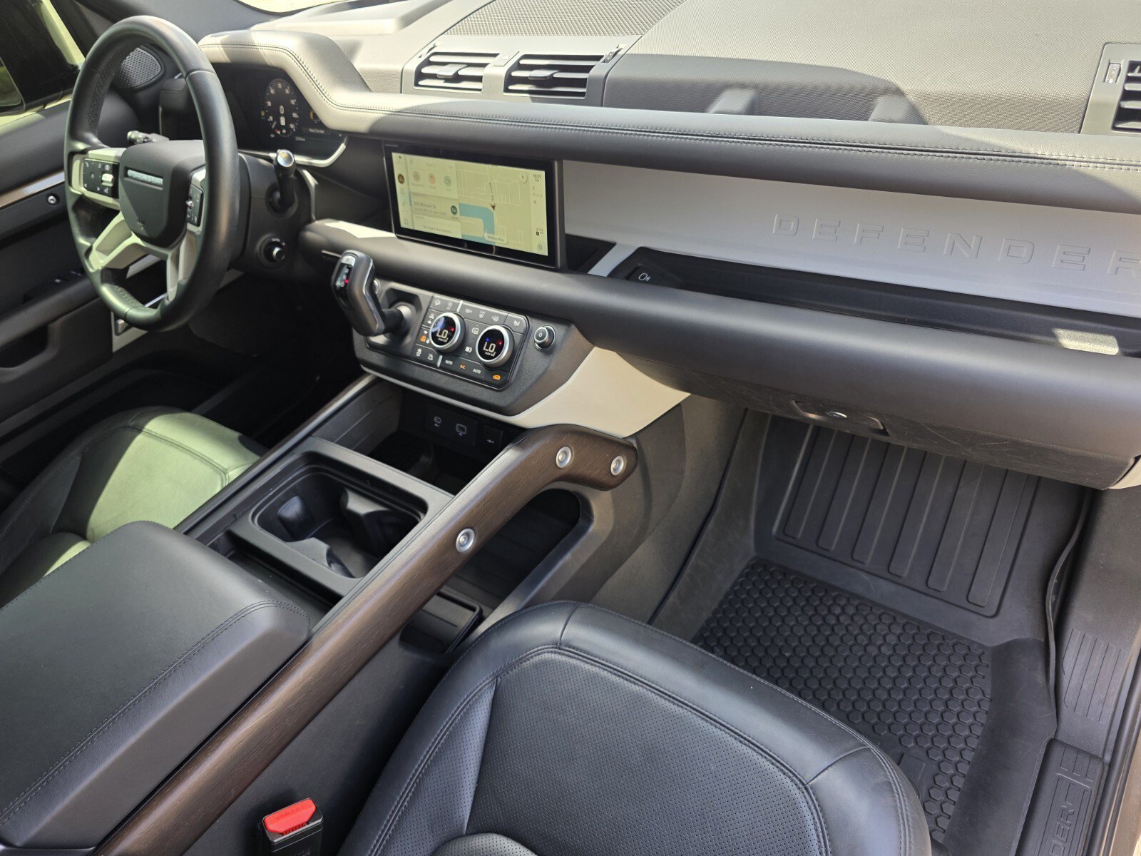 Certified Used 2024 Gondwana Stone Metallic Land Rover SE image 29