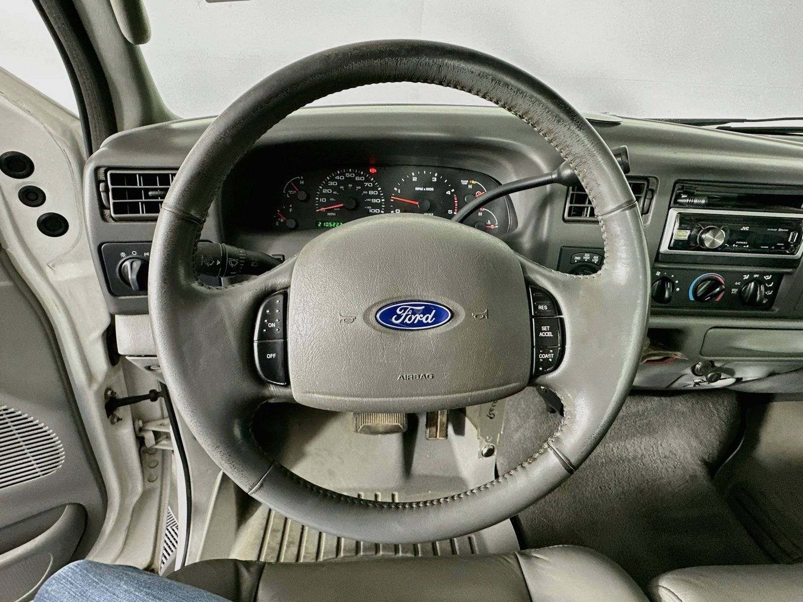 Used 2004 Oxford White Clearcoat Ford Lariat image 12