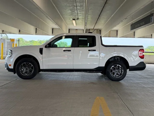New 2025 Oxford White Ford XLT image 3