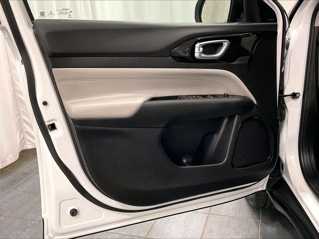 Used 2022 Bright White Clearcoat Jeep Limited image 9