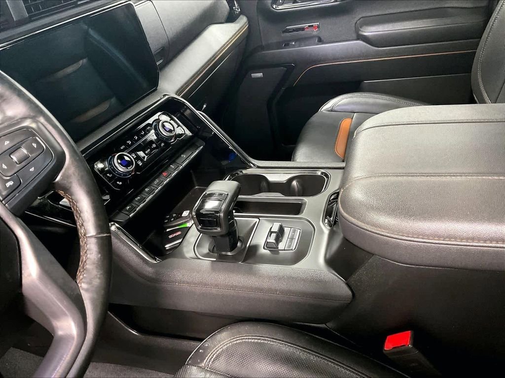 Used 2024 White GMC AT4 image 30