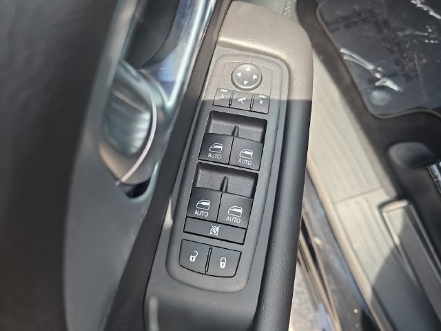 New 2026 Diamond Black Crystal Pearl-Coat Exterior Paint Chrysler Limited image 15