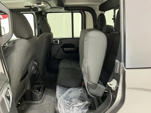 Used 2022  Jeep Willys image 19