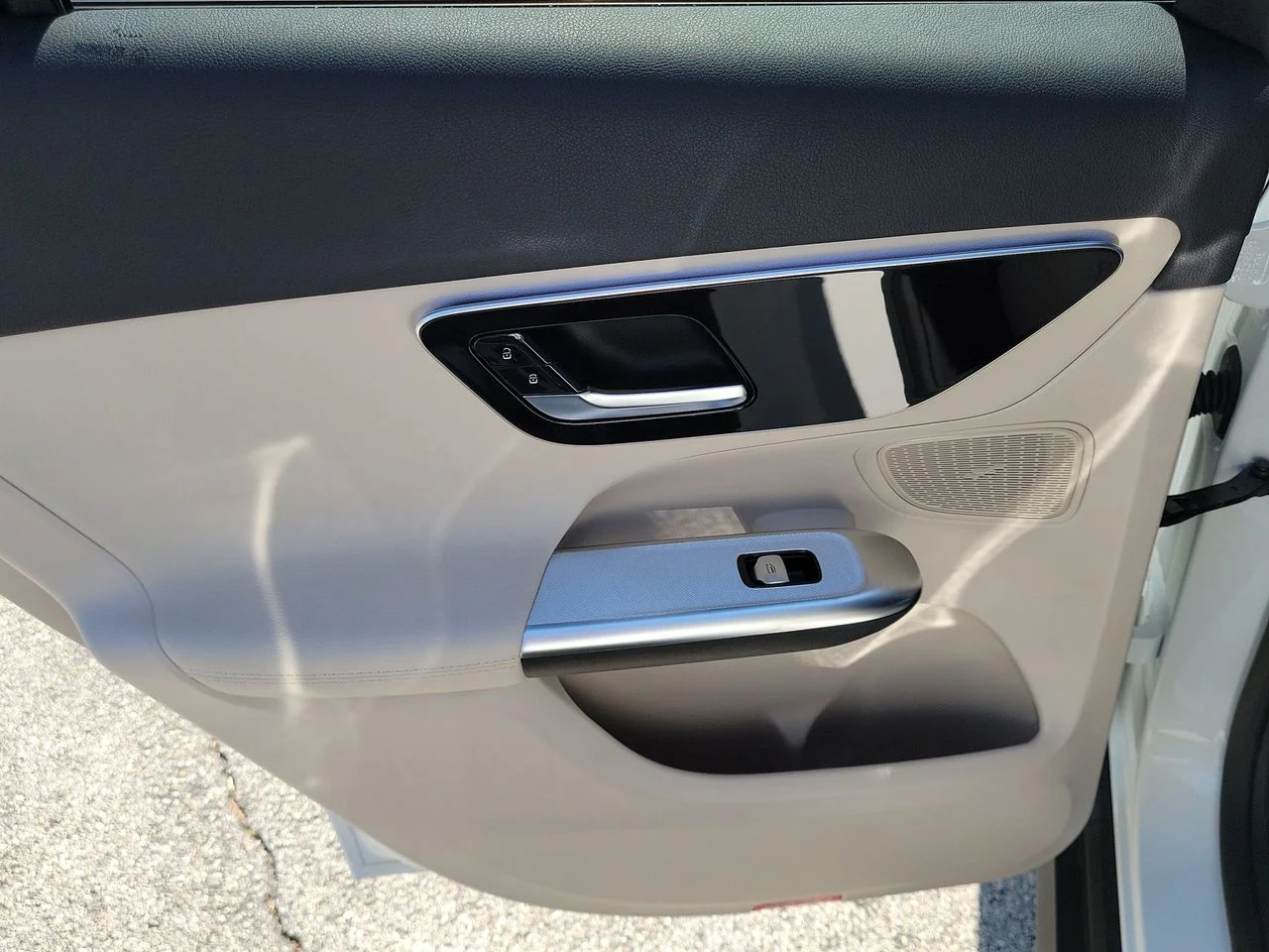 New 2026 Polar White Mercedes-Benz GLC 300 image 9
