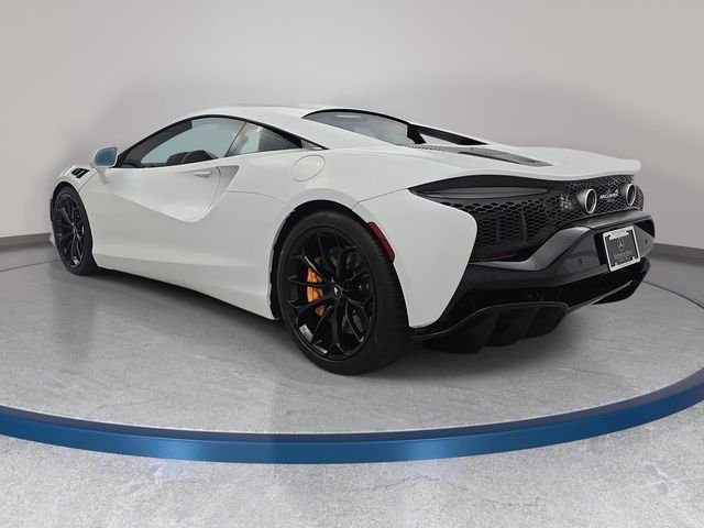Used 2023 White McLaren TechLux image 7