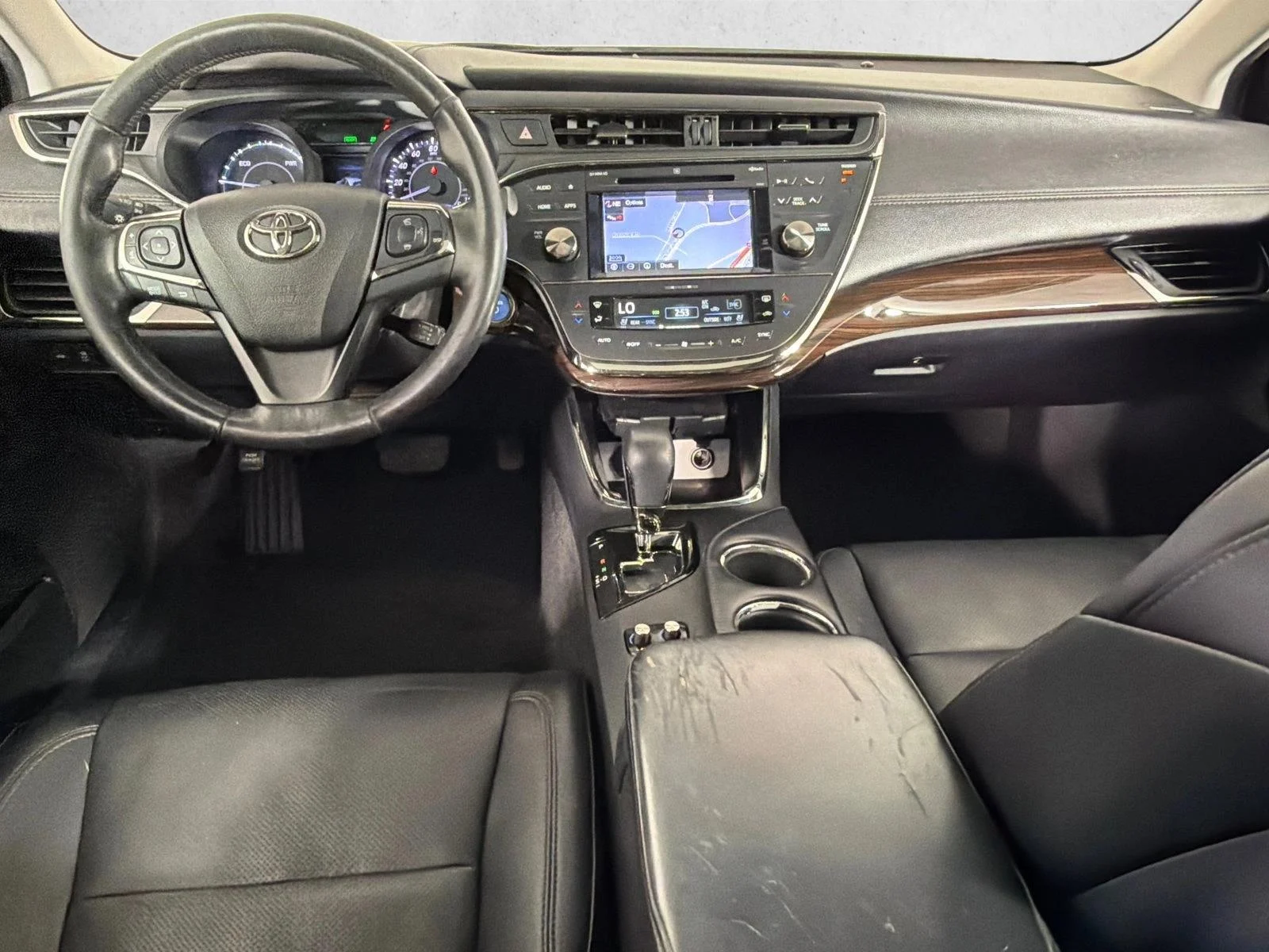 Used 2015 White Toyota XLE Touring image 24