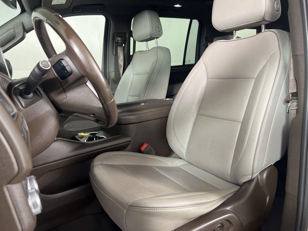 Used 2023 Pearl Beige Metallic GMC SLT image 4