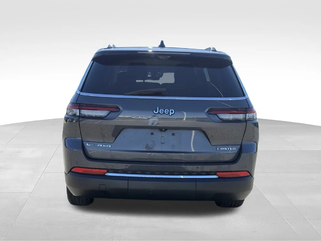 Used 2022 Gray Jeep Limited image 24