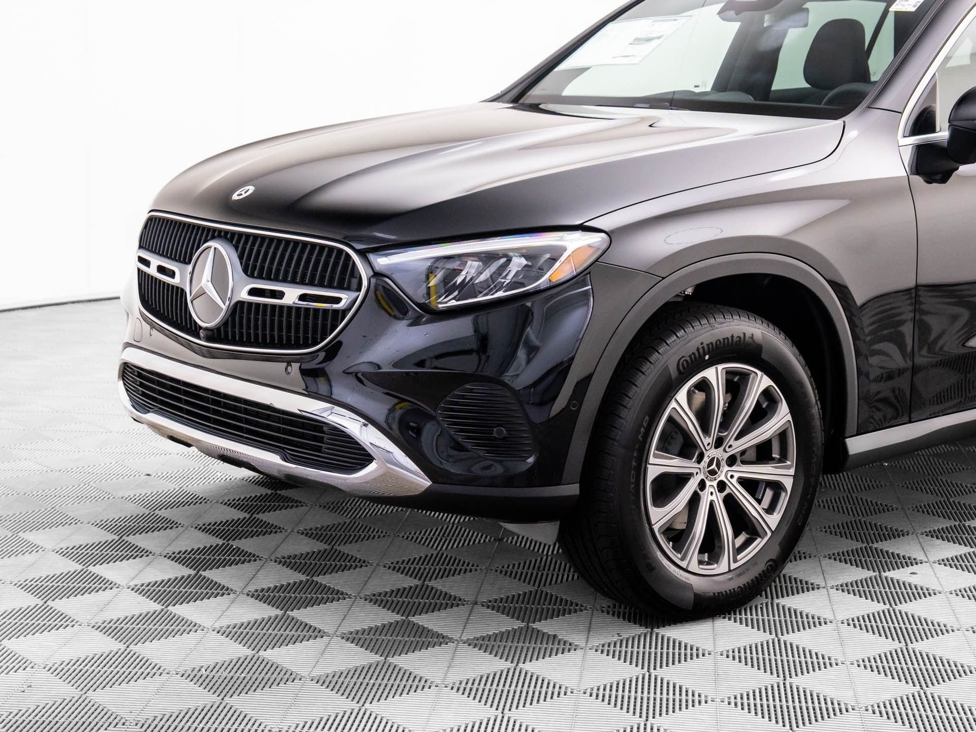 New 2026 Black Mercedes-Benz GLC 300 image 35
