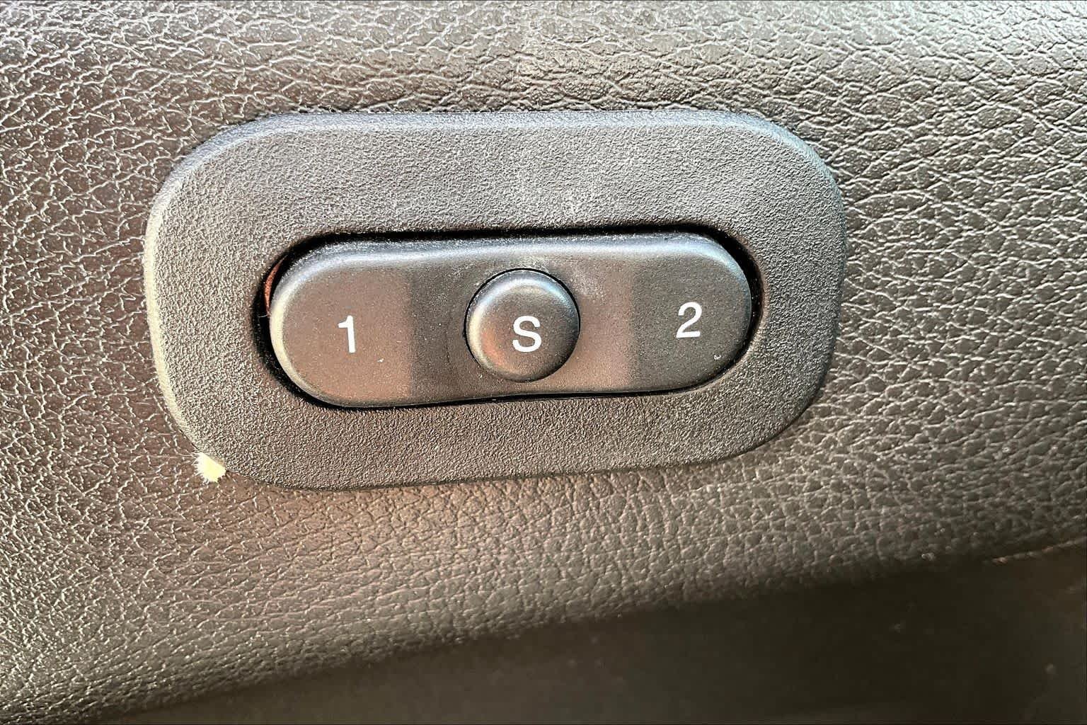 Used 2018 Granite Crystal Metallic Clearcoat Jeep Limited image 30