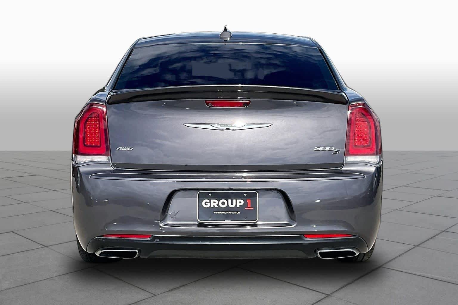 Used 2017 Granite Crystal Metallic Clearcoat Chrysler 300S image 5