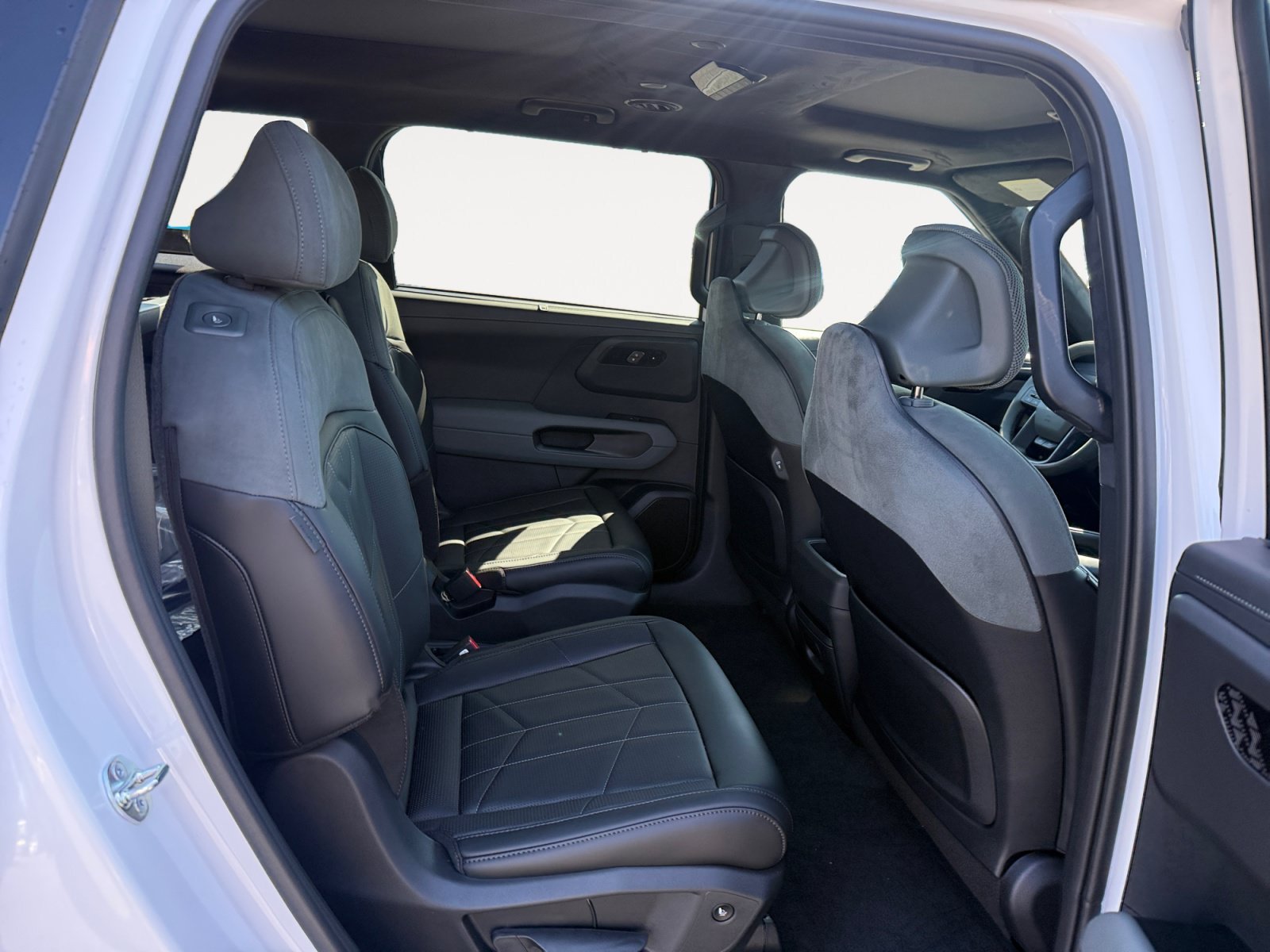 New 2027 Glacial White Pearl Kia X-Line SX-Prestige image 18