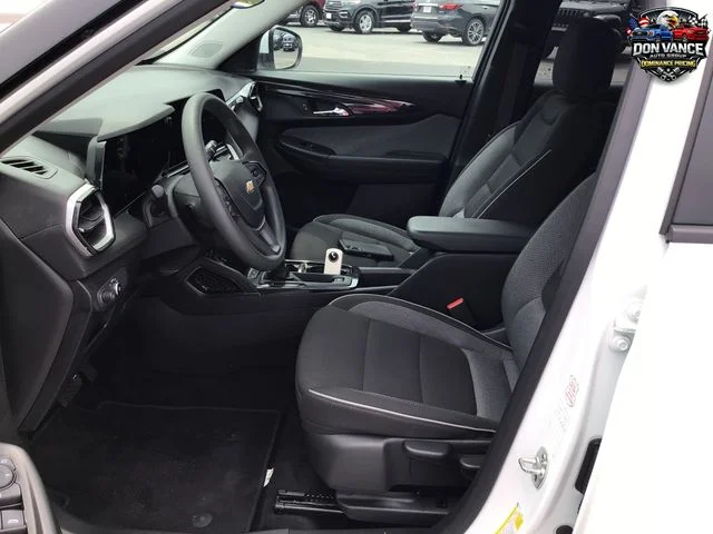 Used 2025 White Chevrolet LT image 9