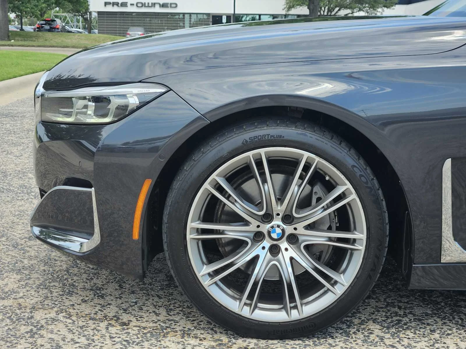 Used 2021 Dark Graphite Metallic BMW 740i xDrive image 5