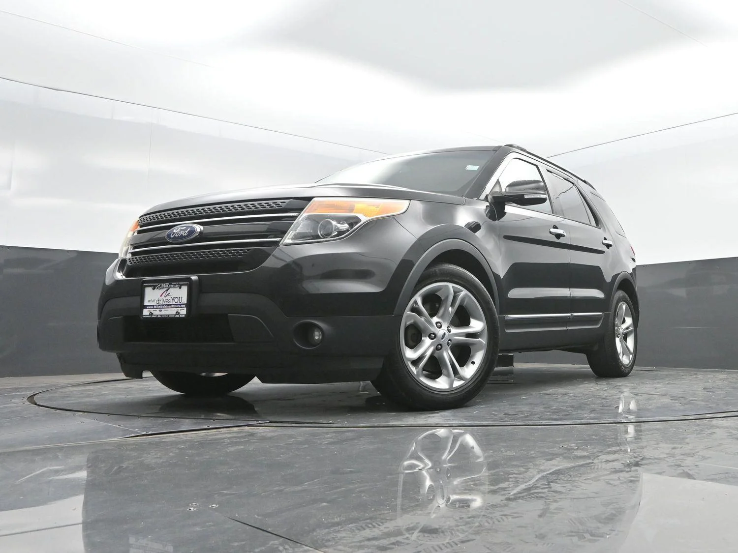 Used 2015 Tuxedo Black Metallic Ford Limited image 41