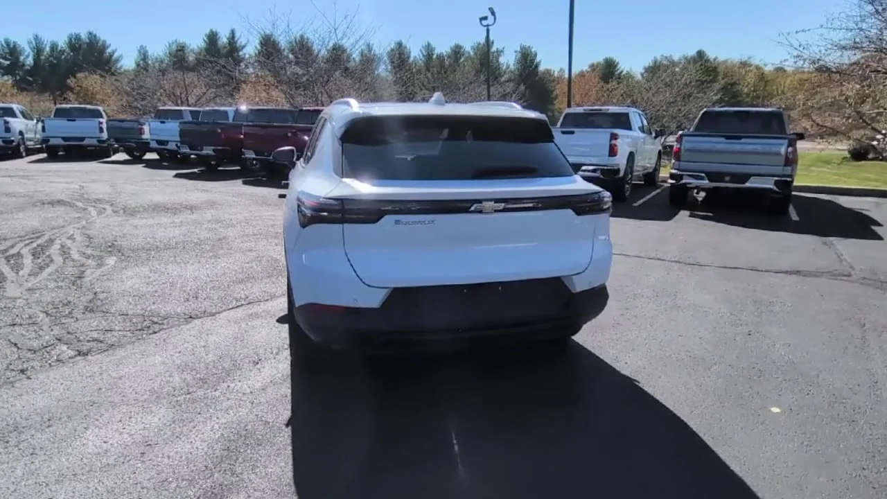 New 2026 Summit White Chevrolet LT image 42