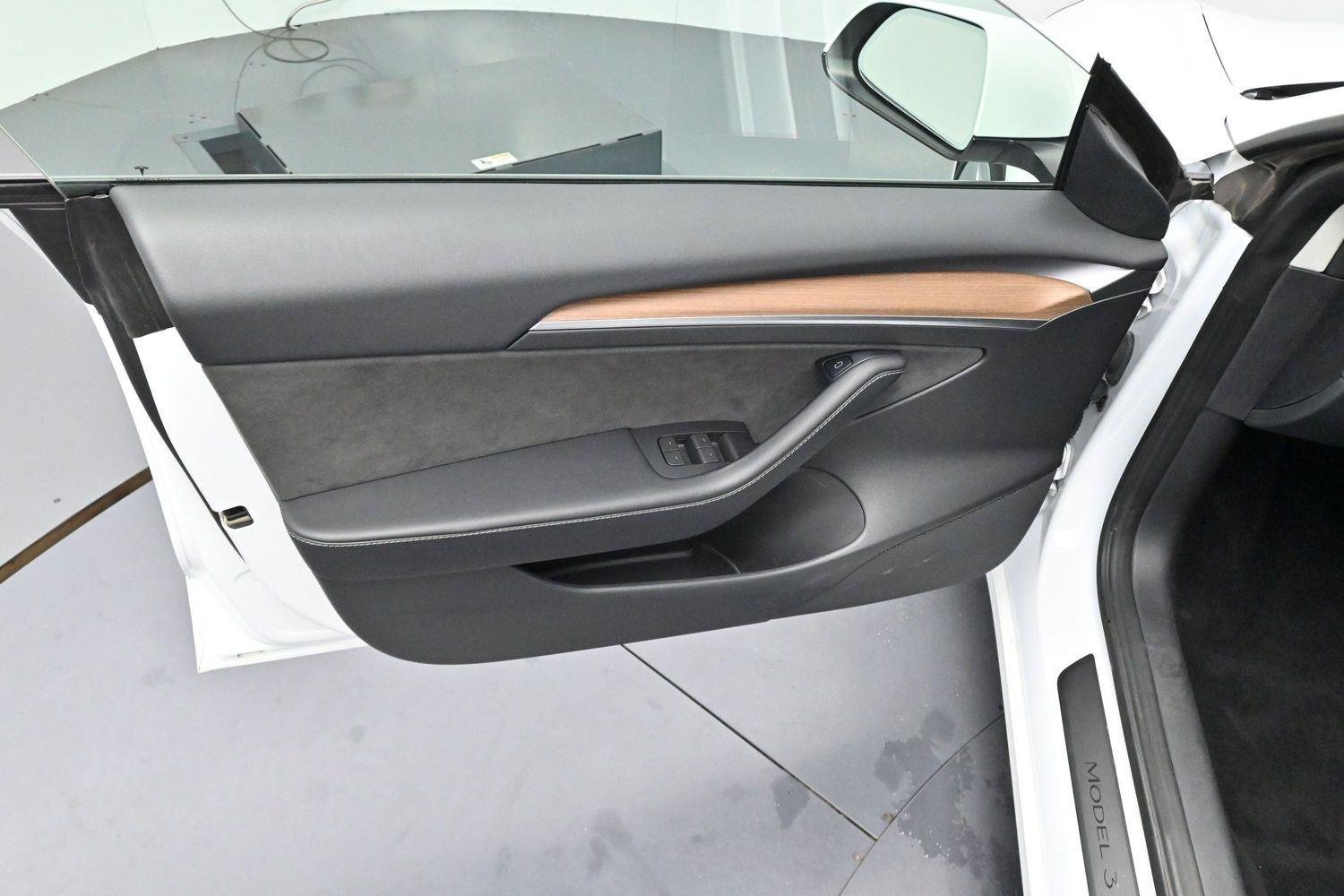 Used 2022 Pearl White Multi-Coat Tesla Base image 9
