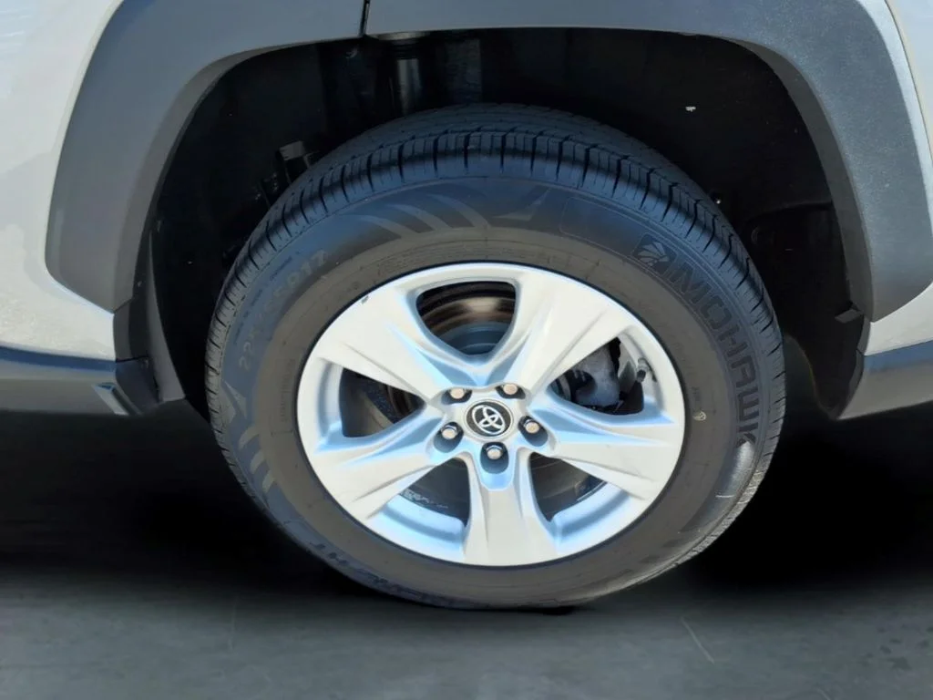 Used 2019 Silver Toyota XLE image 10