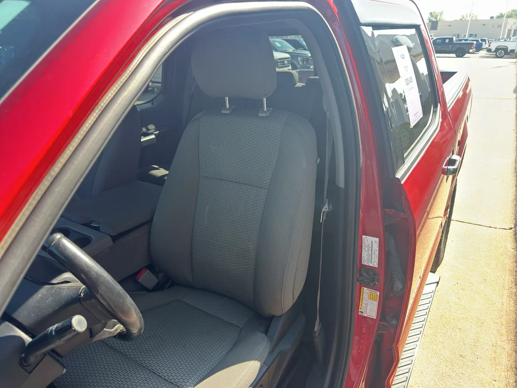 Used 2020 Rapid Red Metallic Tinted Clearcoat Ford XLT image 22