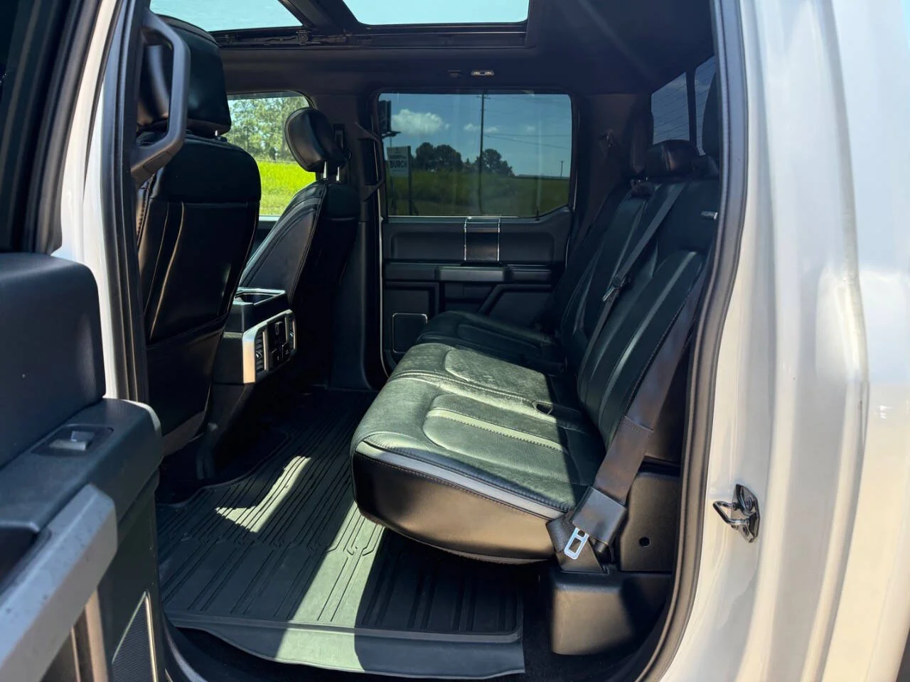 Used 2018 White Ford Platinum 4x4 4dr SuperCrew 5.5 ft. SB image 12