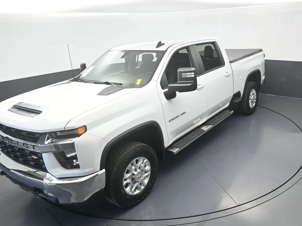 Used 2022 Summit White Chevrolet LT image 41