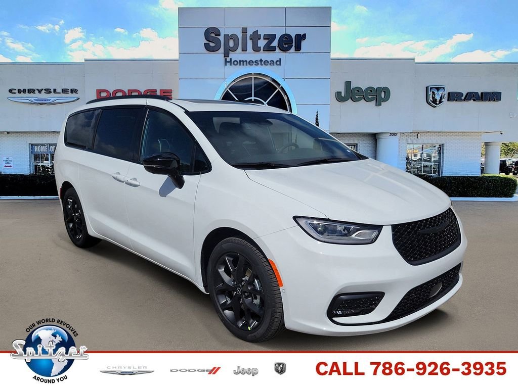 2026 Chrysler Pacifica Limited's photo