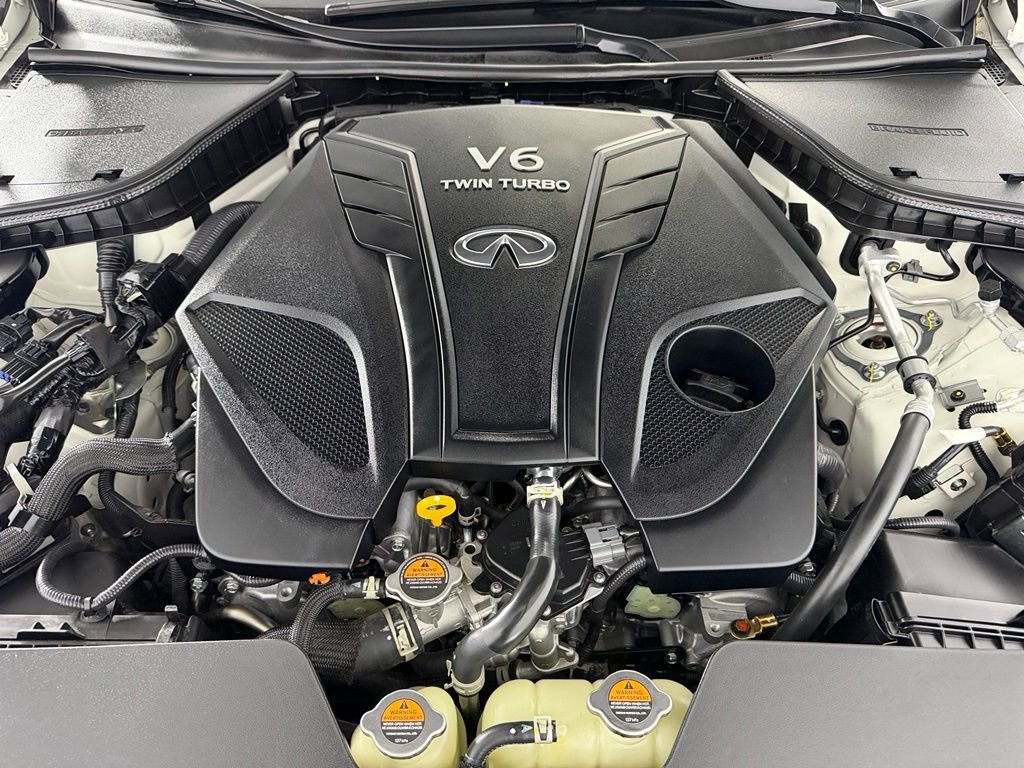 Used 2022 White INFINITI Red Sport 400 image 32