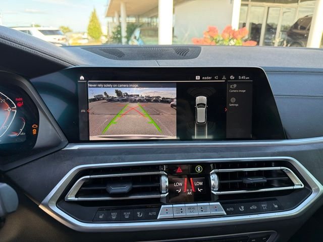 Used 2022 White Metallic BMW xDrive40i image 19