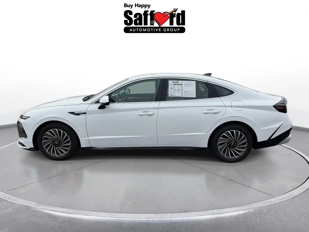 Used 2025 White Hyundai SEL image 4