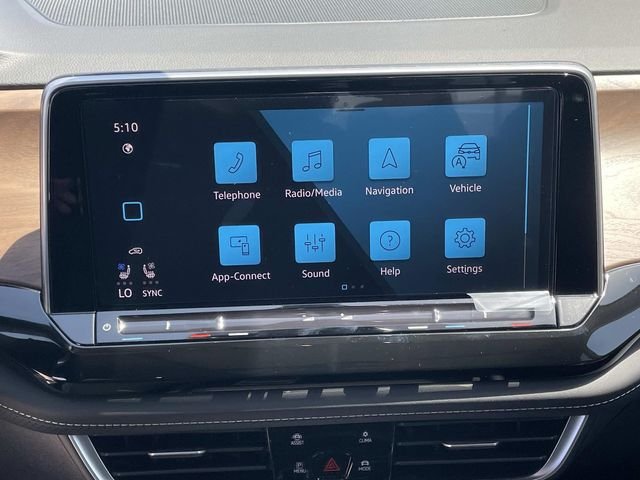 New 2026 White/off-white Volkswagen 2.0T SE w/Technology image 11