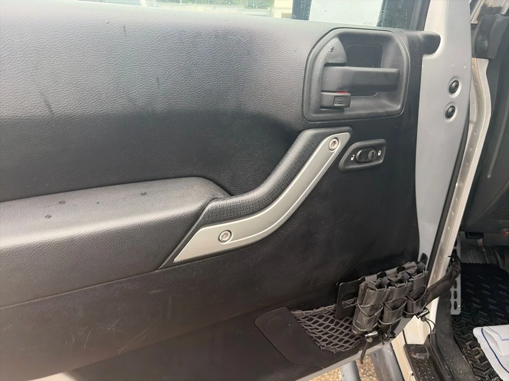 Used 2011 Silver Jeep Unlimited Rubicon image 17