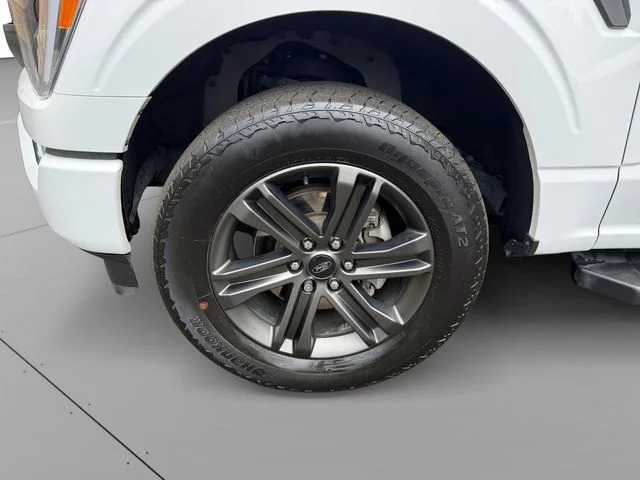 Used 2022 Oxford White Ford XLT image 9