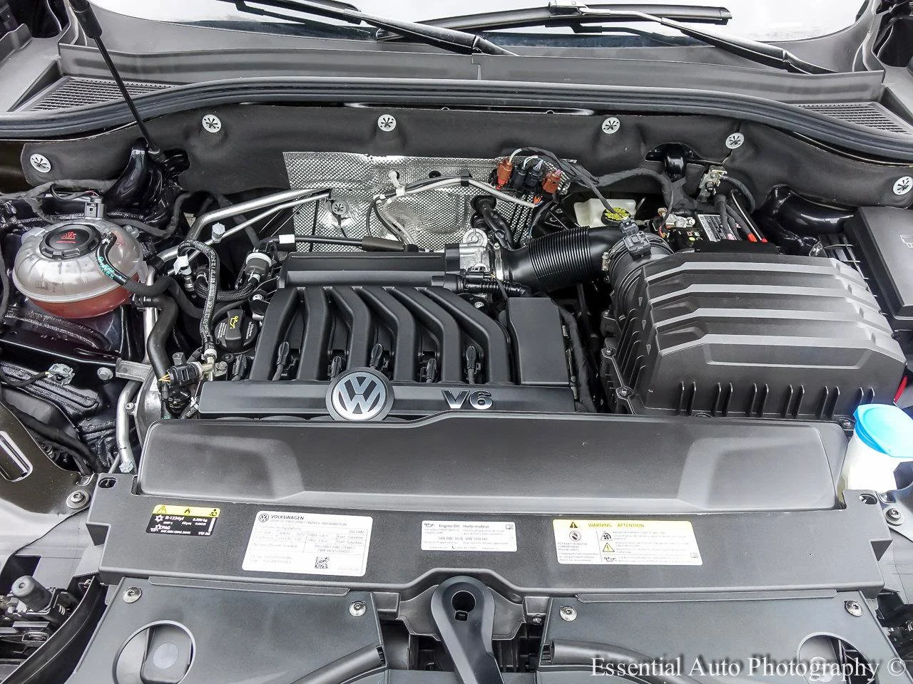 Used 2023 Deep Black Pearl Volkswagen 3.6L V6 SE w/Technology image 24