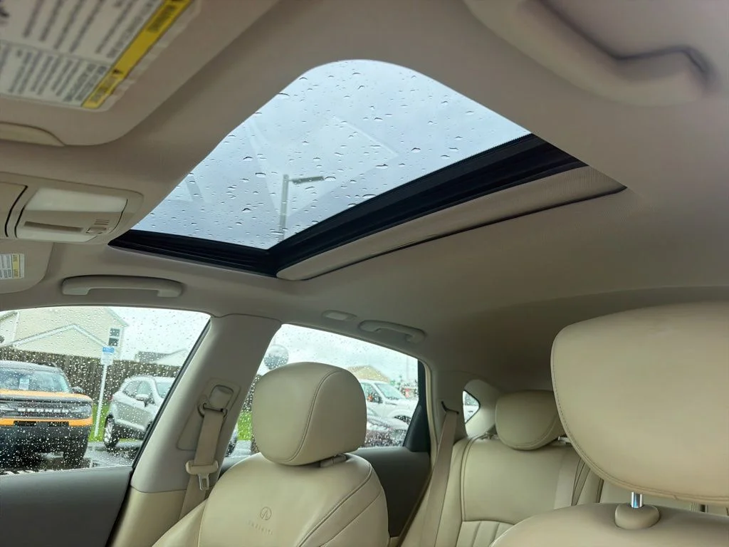 Used 2014 White INFINITI Journey image 28