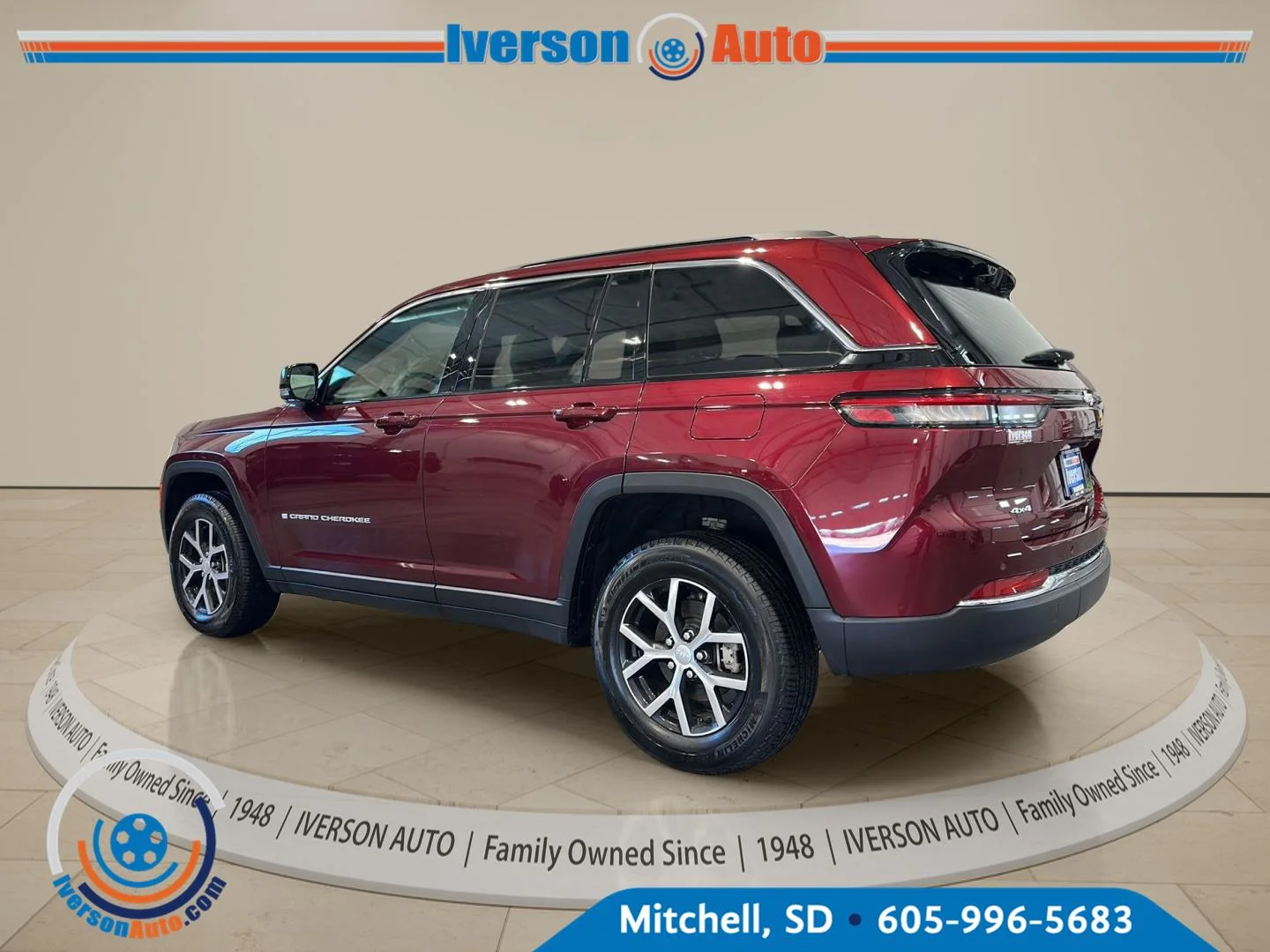 Used 2025 Velvet Red Pearlcoat Jeep Limited image 5