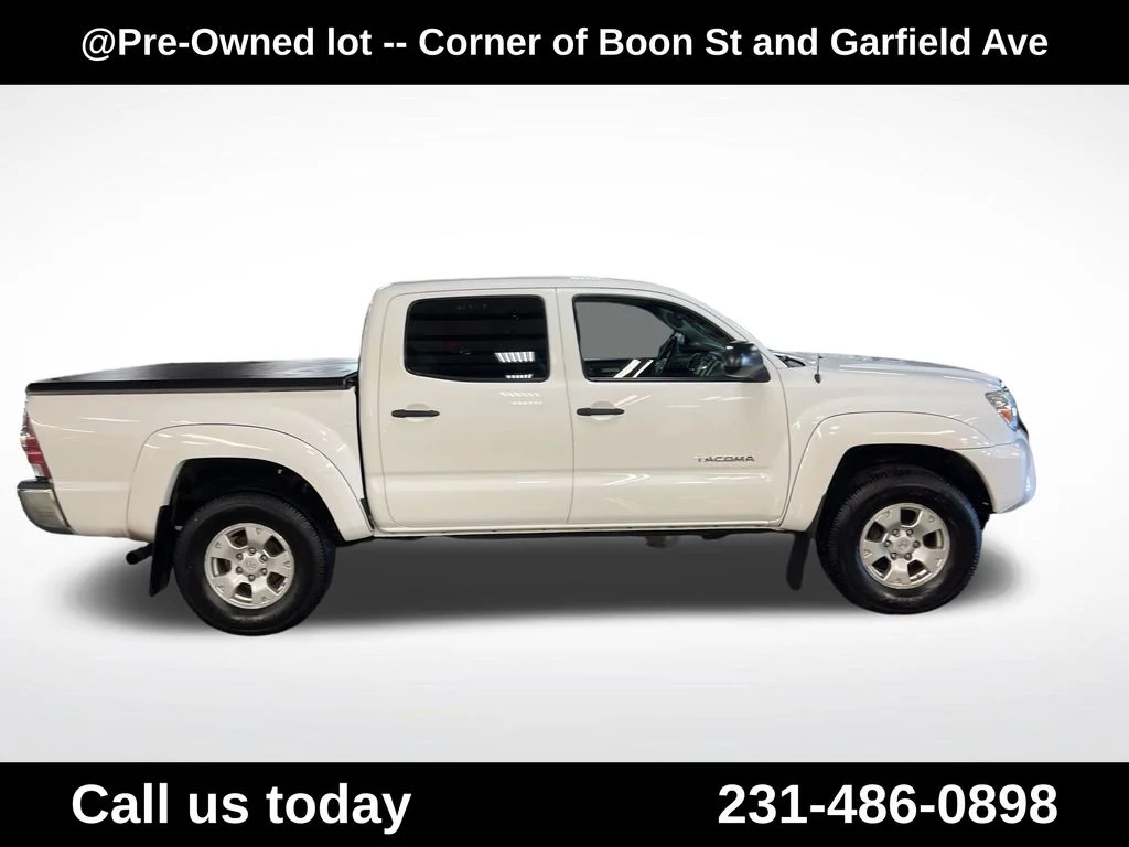 Used 2013 White Toyota Base image 6