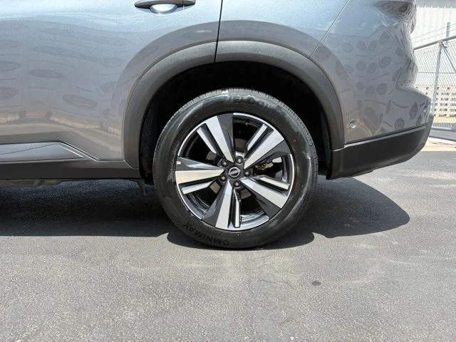Certified Used 2026 Gun Metallic Nissan SL image 17